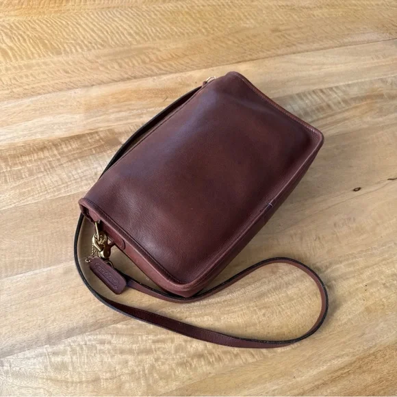 Vintage COACH 70s 80s Carnival Crossbody Brown Leather Small/Med Bag - Picture 15 of 16